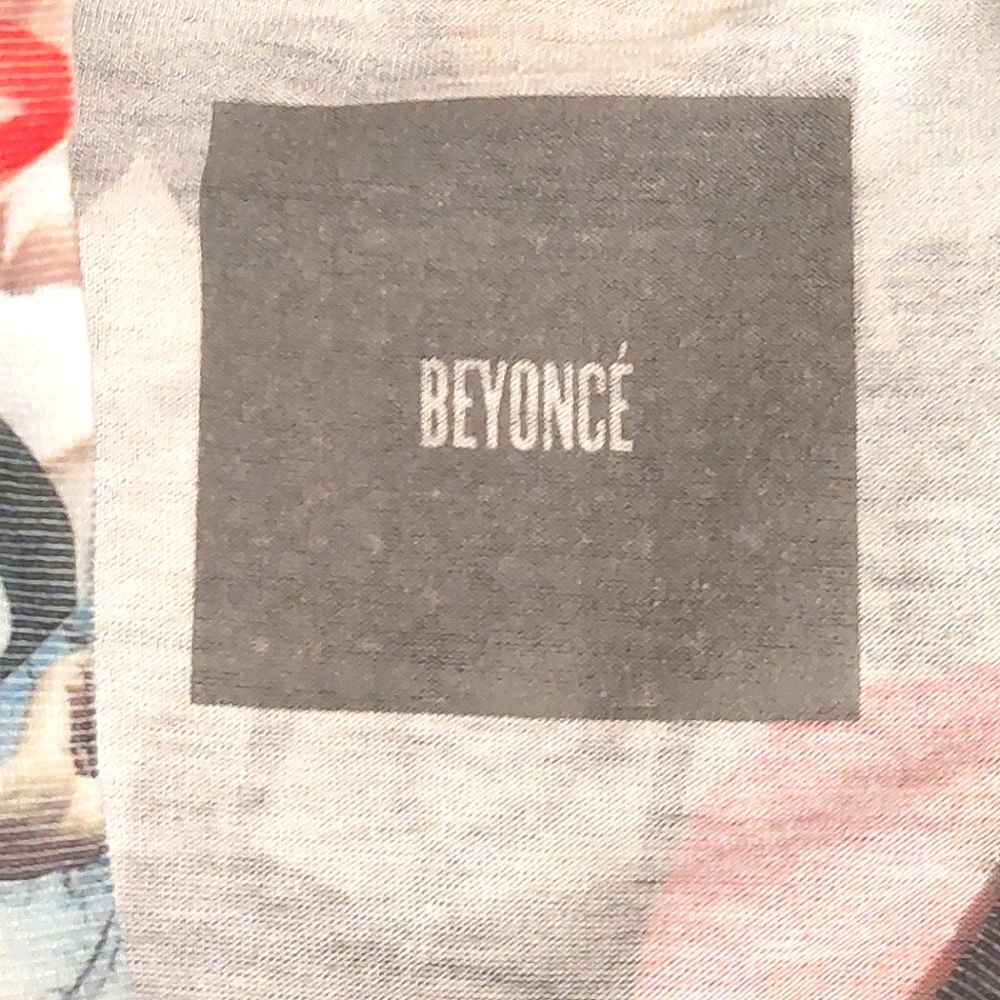 Beyoncé Women's Colorful Collage Print Short Sleeved Graphic T-shirt EUC Size M - Picture 10 of 10